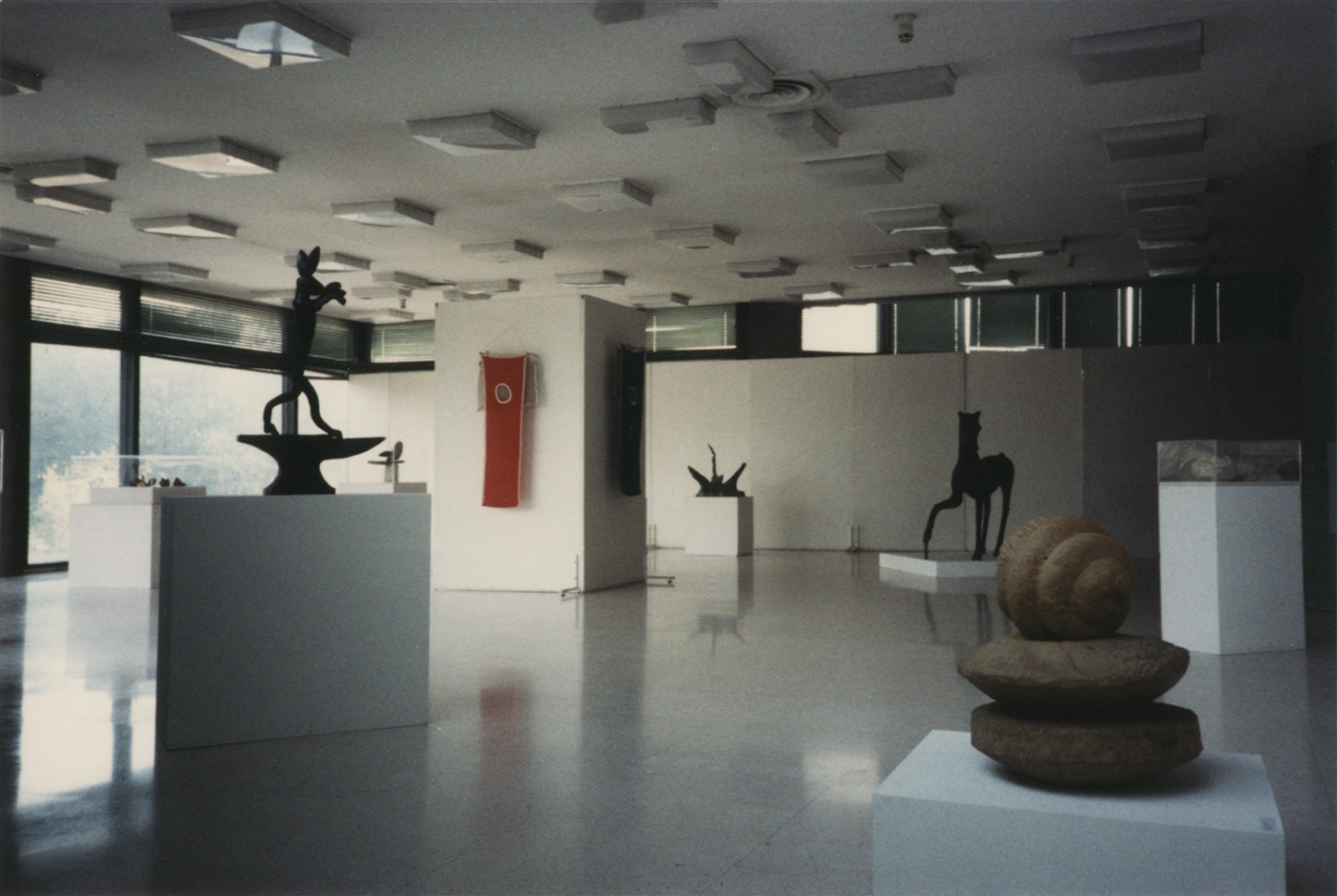 ‘Barry Flanagan – A Visual Invitation: Sculpture 1967-1987’, Museum of Modern Art, Belgrade, Serbia (1987)